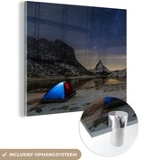 MuchoWow® Glasschilderij 50x50 cm - Schilderij acrylglas - Alpen - Sterrenhemel - Tent - Foto op glas - Schilderijen