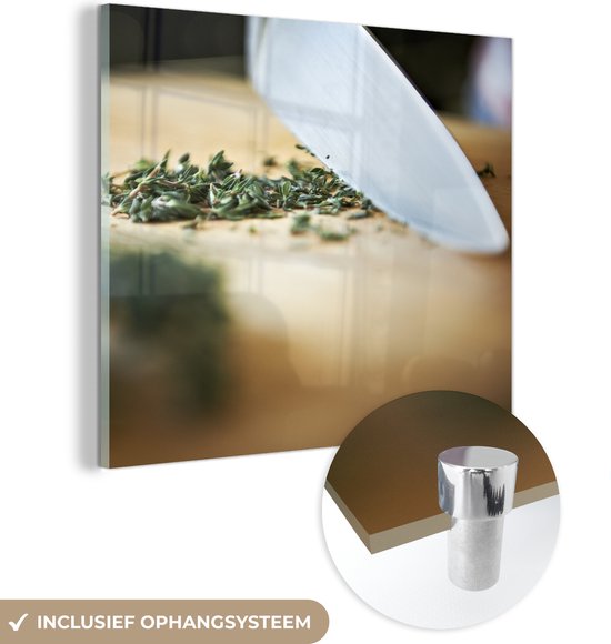 MuchoWow® Glasschilderij 50x50 cm - Schilderij acrylglas - Het snijden van groente op een snijplank - Foto op glas - Schilderijen