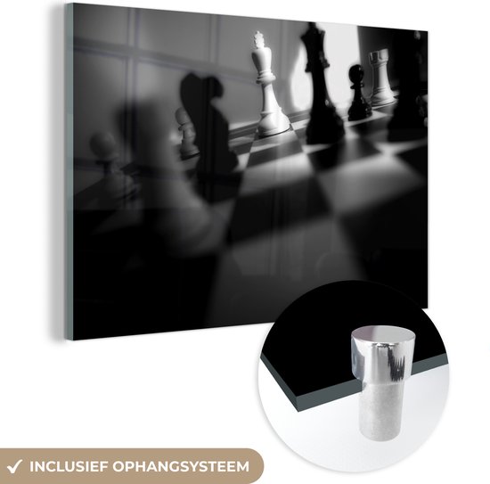 MuchoWow® Glasschilderij 30x20 cm - Schilderij acrylglas - Een schaakbord met vele stukken - zwart wit - Foto op glas - Schilderijen