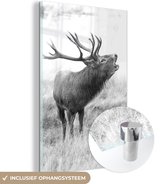 MuchoWow® Glasschilderij 100x150 cm - Schilderij acrylglas - Brullend hert - zwart wit - Foto op glas - Schilderijen