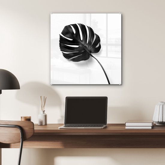 MuchoWow® Glasschilderij 50x50 cm - Schilderij acrylglas - Bijzonder geverfd monstera blad - zwart wit - Foto op glas - Schilderijen