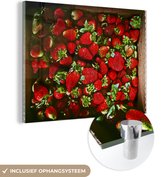 MuchoWow® Glasschilderij 160x120 cm - Schilderij acrylglas - Fruit - Aardbei - Doos - Foto op glas - Schilderijen