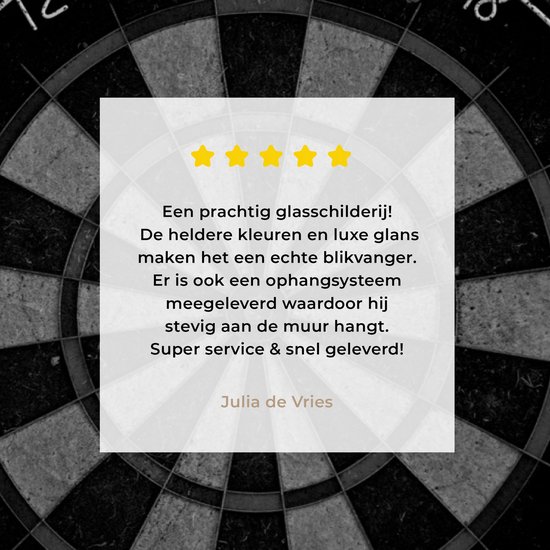 MuchoWow® Glasschilderij 150x100 cm - Schilderij acrylglas - Dartbord en een krijtbord - zwart wit - Foto op glas - Schilderijen