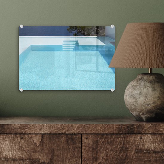 ® Glasschilderij 30x20 cm - Schilderij acrylglas - Oneindig zwembad met traptreden - Foto op glas - Muurdecoratie woonkamer - Wanddecoratie slaapkamer - Schilderijen