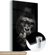 MuchoWow® Glasschilderij 40x60 cm - Schilderij acrylglas - Close-up gorilla op zwarte achtergrond - Foto op glas - Schilderijen
