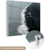 MuchoWow® Glasschilderij 20x20 cm - Schilderij acrylglas - Meeuw - Water - IJsland - Foto op glas - Schilderijen