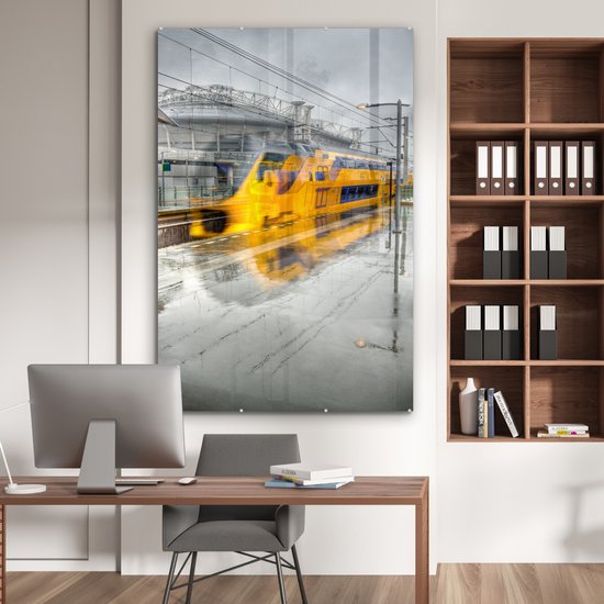 MuchoWow® Peinture sur Verre - Amsterdam - Train - Pluie - Nederland - 100x150 cm - Peintures sur Verre Acrylique - Photo sur Glas