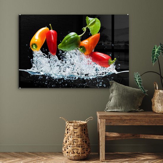 ® Glasschilderij 120x80 cm - Schilderij acrylglas - Pepers - Zwart - Groenten - Water - Blad - Foto op glas - Muurdecoratie woonkamer - Wanddecoratie slaapkamer - Schilderijen