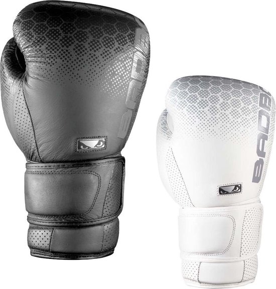 Bad Boy Legacy 2.0 Boxing Gloves White or Black Zwart 16 oz