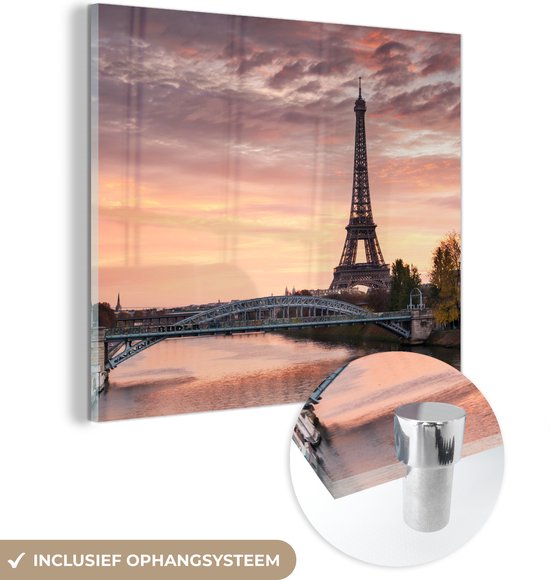MuchoWow® Glasschilderij 90x90 cm - Schilderij acrylglas - Een mooie oranje lucht boven de Eiffeltoren in Parijs - Foto op glas - Schilderijen
