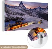 MuchoWow® Glasschilderij 40x20 cm - Schilderij acrylglas - Een verlichte trein in de bergen - Foto op glas - Schilderijen