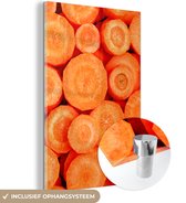 MuchoWow® Glasschilderij 20x30 cm - Schilderij acrylglas - Gesneden sappige peen - Foto op glas - Schilderijen