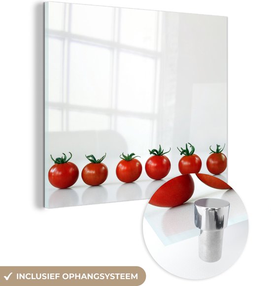 MuchoWow® Glasschilderij 50x50 cm - Schilderij acrylglas - Kleine tomaten op een rij met een witte achtergrond - Foto op glas - Schilderijen