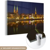MuchoWow® Glasschilderij 180x120 cm - Schilderij acrylglas - Verlichting langs de oevers in Lübeck - Foto op glas - Schilderijen