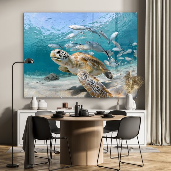 MuchoWow® Glasschilderij 160x120 cm - Schilderij acrylglas - Schildpad - Vis - Zee - Foto op glas - Muurdecoratie woonkamer - Wanddecoratie slaapkamer - Schilderijen