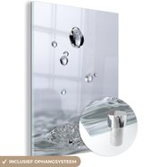 MuchoWow® Glasschilderij 60x80 cm - Schilderij acrylglas - Water - Bellen - Zwart - Wit - Foto op glas - Schilderijen