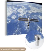 MuchoWow® Peinture sur Verre - Station Spatiale - Panneaux solaires - Nuages ​​- 160x120 cm - Peintures sur Verre Acrylique - Photo sur Glas
