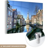 MuchoWow® Glasschilderij 90x60 cm - Schilderij acrylglas - Alkmaar - Uitzicht - Gracht - Foto op glas - Schilderijen