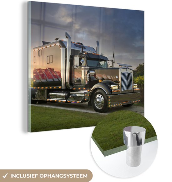 MuchoWow® Glasschilderij 50x50 cm - Schilderij acrylglas - Vrachtwagen - Auto - Zonsondergang - Foto op glas - Schilderijen