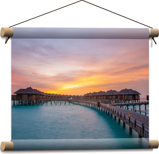 Textielposter - Zonsondergang bij Vakantie Resorts op Zee van Maledieven - 40x30 cm Foto op Textiel