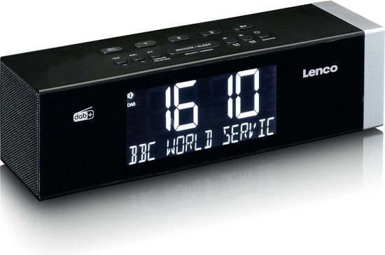 Zwarte Lenco wekkerradio met DAB+ logo, tijd '16:10', zender 'BBC WORLD SERVICE' en luidspreker aan de zijkant.