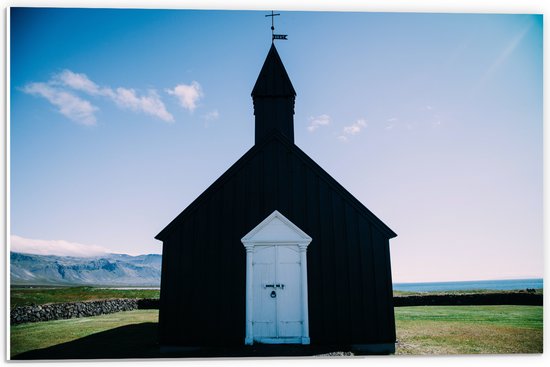 PVC Schuimplaat - Zwart met Wit Búðakirkja Kapel in IJsland - 60x40 cm Foto op PVC Schuimplaat (Met Ophangsysteem)