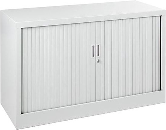Lage witte stalen roldeurkast met twee verticale lamellendeuren en een centraal slot.