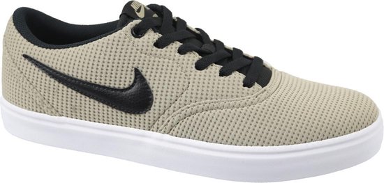 843896 nike sales