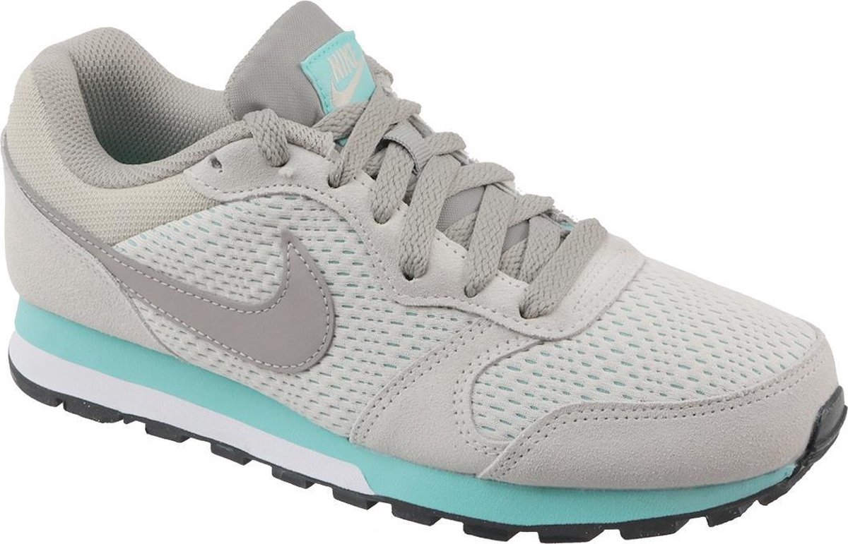 749869 nike sales