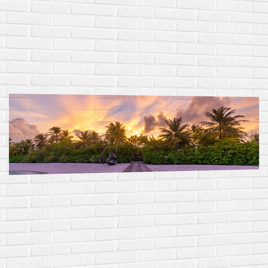 Muursticker - Vlonder naar Tropisch Eiland bij Zonsondergang - 150x50 cm Foto op Muursticker