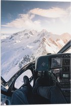 Vlag - Uitzicht op Besneeuwde Bergen en Bedieningstoestel vanuit Helikopter - 40x60 cm Foto op Polyester Vlag