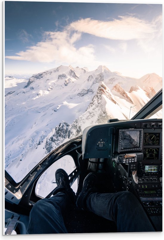 PVC Schuimplaat - Uitzicht op Besneeuwde Bergen en Bedieningstoestel vanuit Helikopter - 40x60 cm Foto op PVC Schuimplaat (Met Ophangsysteem)