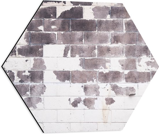 Dibond Hexagon - Bruine Vlekken op Witte Stenen Muur - 50x43.5 cm Foto op Hexagon (Met Ophangsysteem)