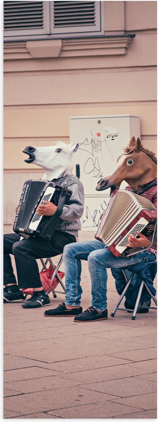 Poster (Mat) - Twee Personen met Paarden Maskers Spelend op Accordeon - 20x60 cm Foto op Posterpapier met een Matte look