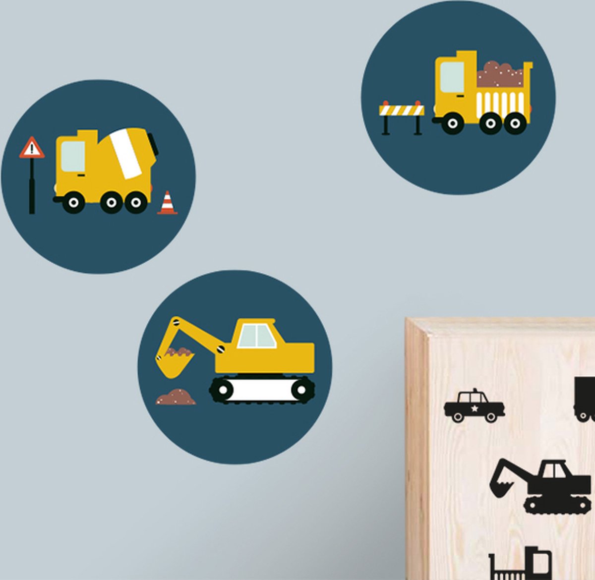 Muurcirkel set On the Road donker blauw 3x 30cm - muursticker - voertuigen - graafmachine - vrachtwagen - cementmolen - blauw - kinderkamer - jongenskamer - muurdecoratie - kinderkamerstyling – kinderkameraccessoire
