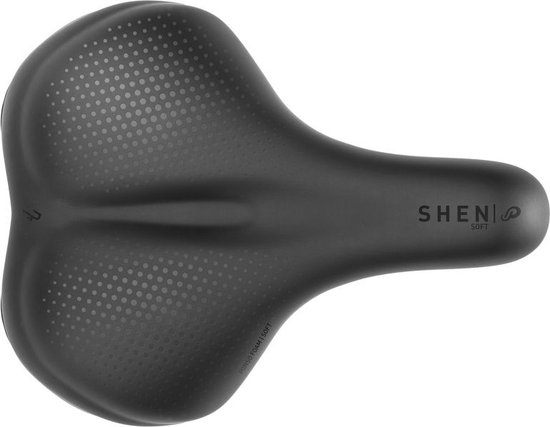 Zwart fietszadel met "SHEN|SOFT" en "PONSO FOAM|SOFT" erop.