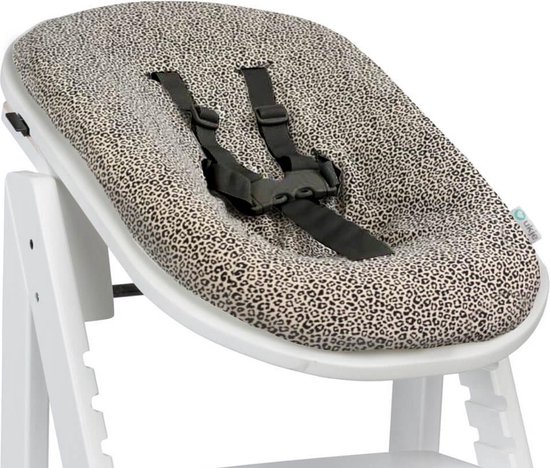 Ukje newborn hoes geschikt voor Stokke Tripp Trapp & Kidsmill newborn set - Perfecte pasvorm - Waterafstotende voering - Makkelijk wasbaar - Zachte gordelbeschermers - Zand luipaard van Ukje — afbeelding 5