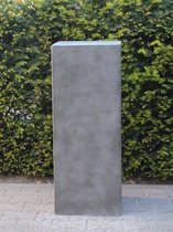 Sokkel/zuil uit light cement, 60 x 30 x 30 cm. beton look / antracietkleurige zuil, winterhard en uv-werend.