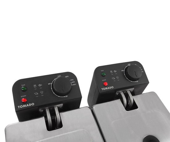 Zwart bedieningspaneel van de Tomado friteuse met draaiknoppen voor temperatuur en timers.