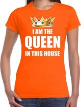Koningsdag t-shirt Im the queen in this house oranje voor dames - Woningsdag - thuisblijvers / Kingsday thuis vieren XS