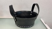 zwarte mand met handvaten