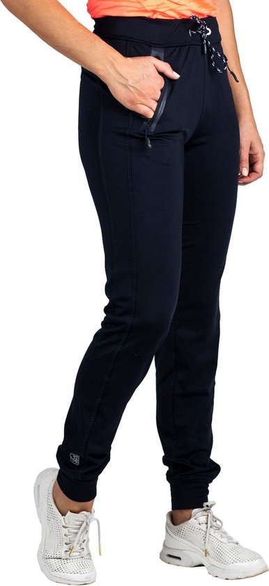 Zijaanzicht van een donkerblauwe joggingbroek met ritszak.