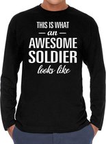 Awesome soldier / soldaat cadeau t-shirt long sleeves zwart here XL