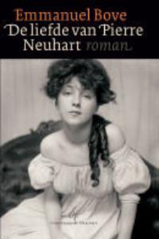 Couverture du livre 'De liefde van Pierre Neuhart' par Emmanuel Bove. Photo noir et blanc d'une femme aux cheveux bouclés portant une robe décolletée.