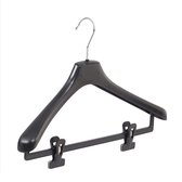 De Kledinghanger Gigant - 50 x Mantel / kostuumhanger kunststof zwart met schouderverbreding en anti-slip knijpers, 42 cm