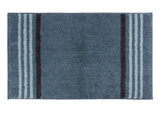 Blauwe badmat met strepen in lichte en donkere tinten, en een zwarte baan aan de zijkanten.