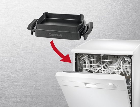 Zwarte OptiGrill bakplaat met een rode pijl die naar een open vaatwasser wijst.