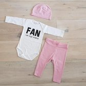 Baby Meisjes Setje 3-delig cadeau geboorte newborn | maat 74-80 | roze mutsje roze broekje en wit romper lange mouw tekst zwart fan van mijn mama