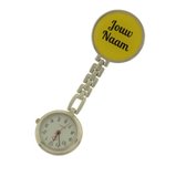 Treasure Trove® Gepersonaliseerd Verpleegster Horloge – Zusterhorloge met Naam – Dames – Heren – Geel – 25mm