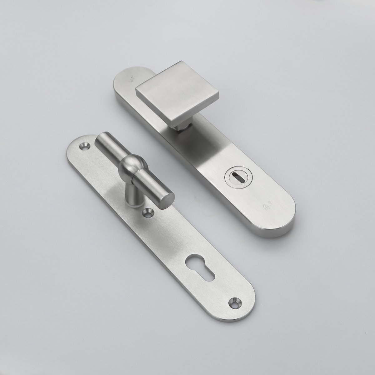 MASSIEF RVS Tzunali Deurbeslag. Model MINHO SKG*** BREED T=15/5 VKTB (kerntrek) PC92 BUITEN KNOP ALMADA C; BINNEN KRUK ROME